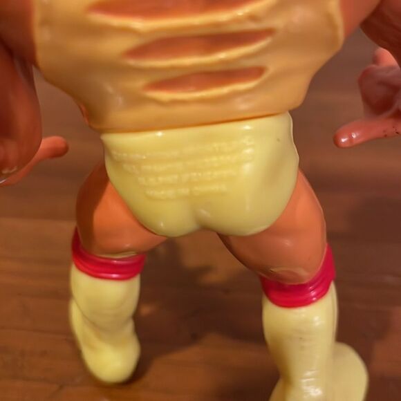 Vintage Hasbro Hulk Hogan Figure - Picture 7 of 9